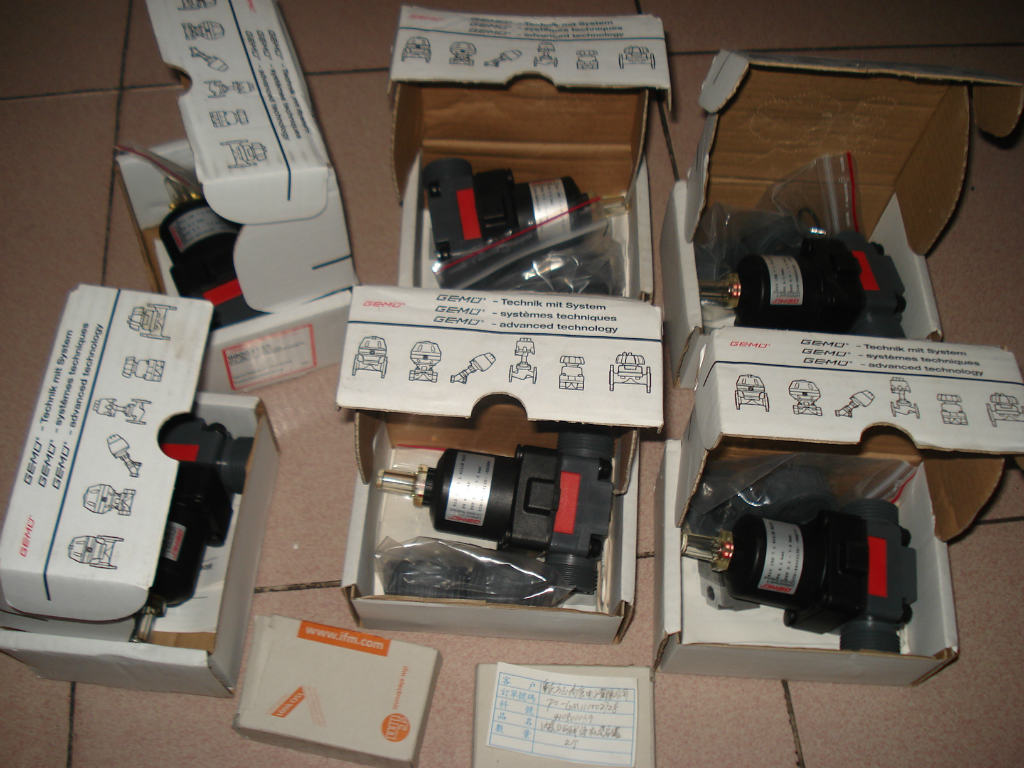 Ϻ̓rGEMU R690 40D7871 41HDNy