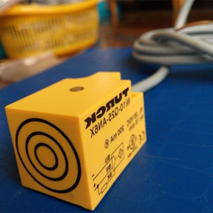 clTURCKDBI10-S30-VP4X/S100