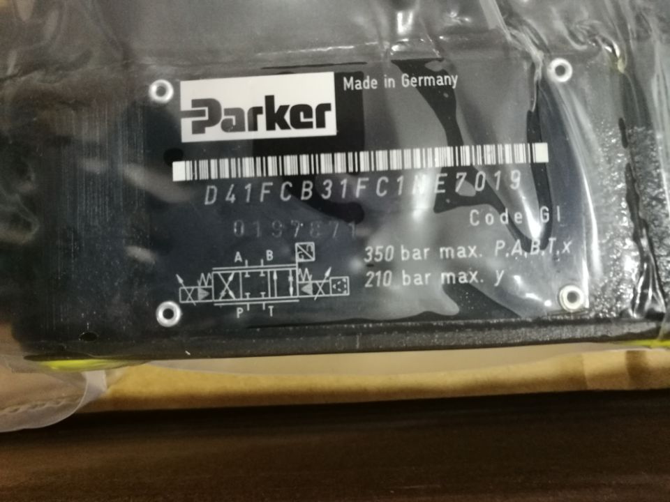 ɿPARKER y