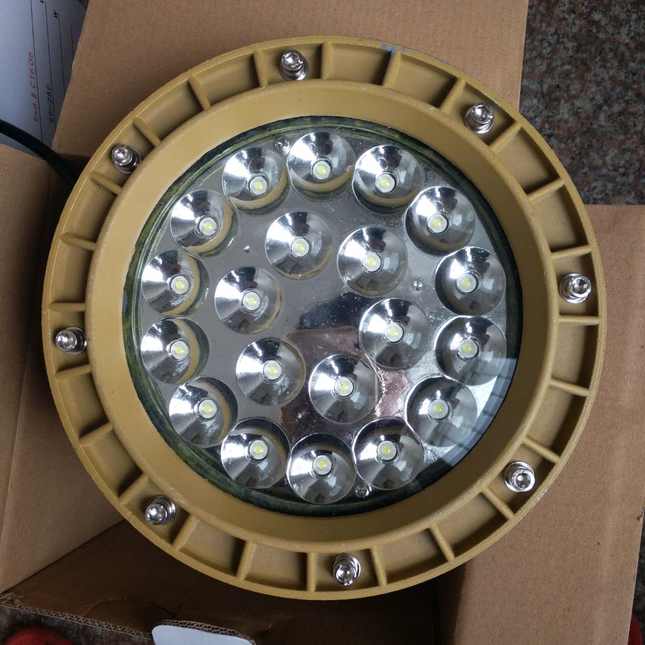 p^ ß LED
