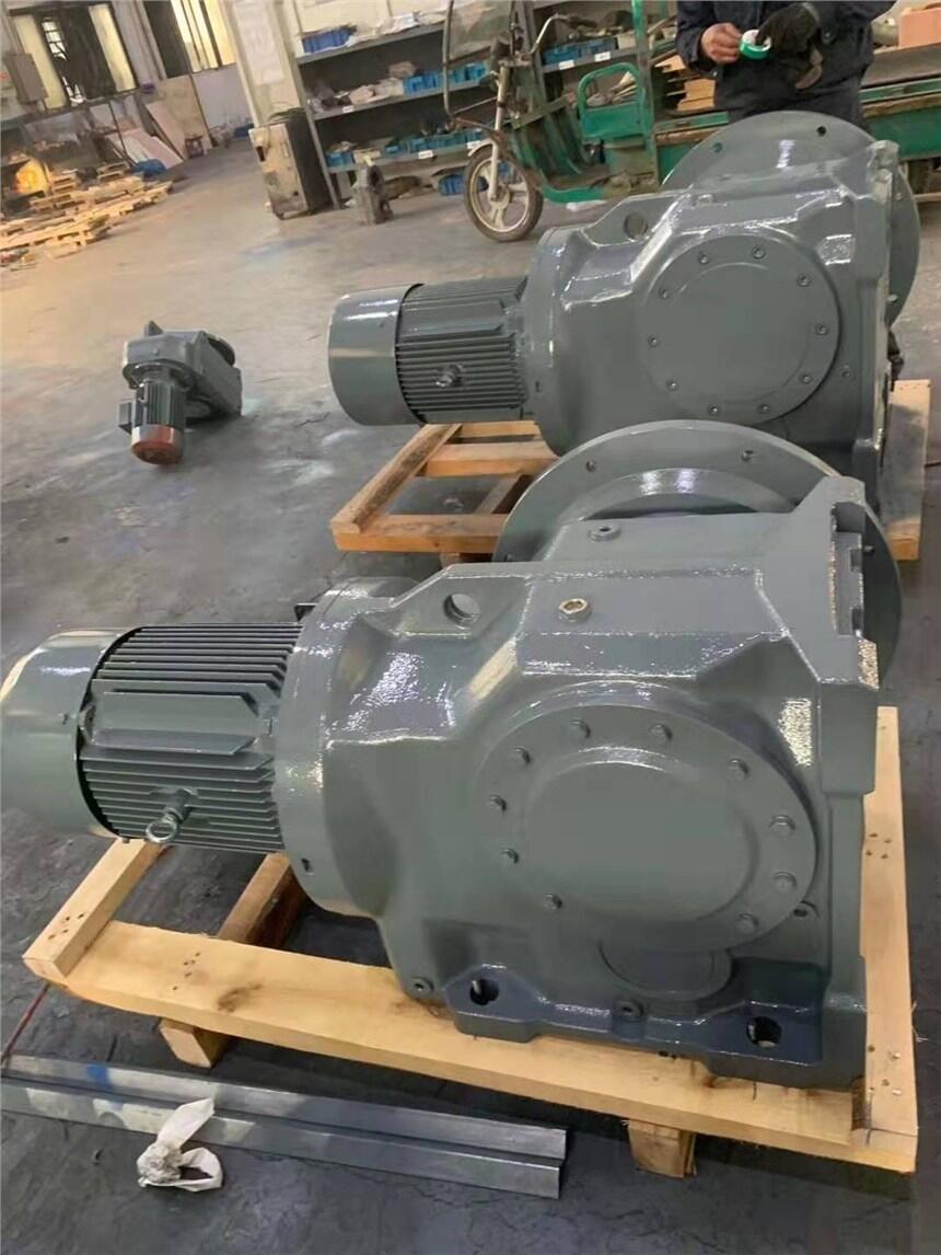 SAF67R37DR63M4΁UpKA127DV132M4XpR_